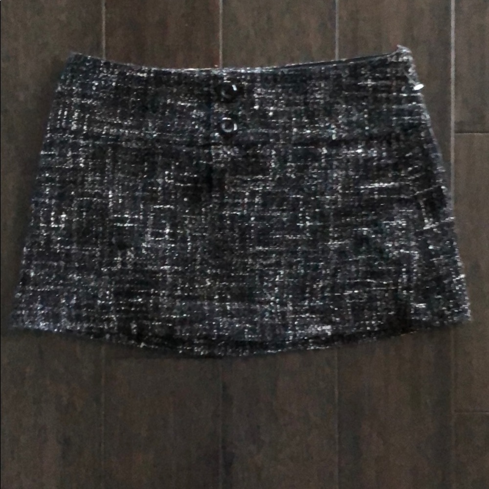 Guess Sz 26 black and white tweed skirt